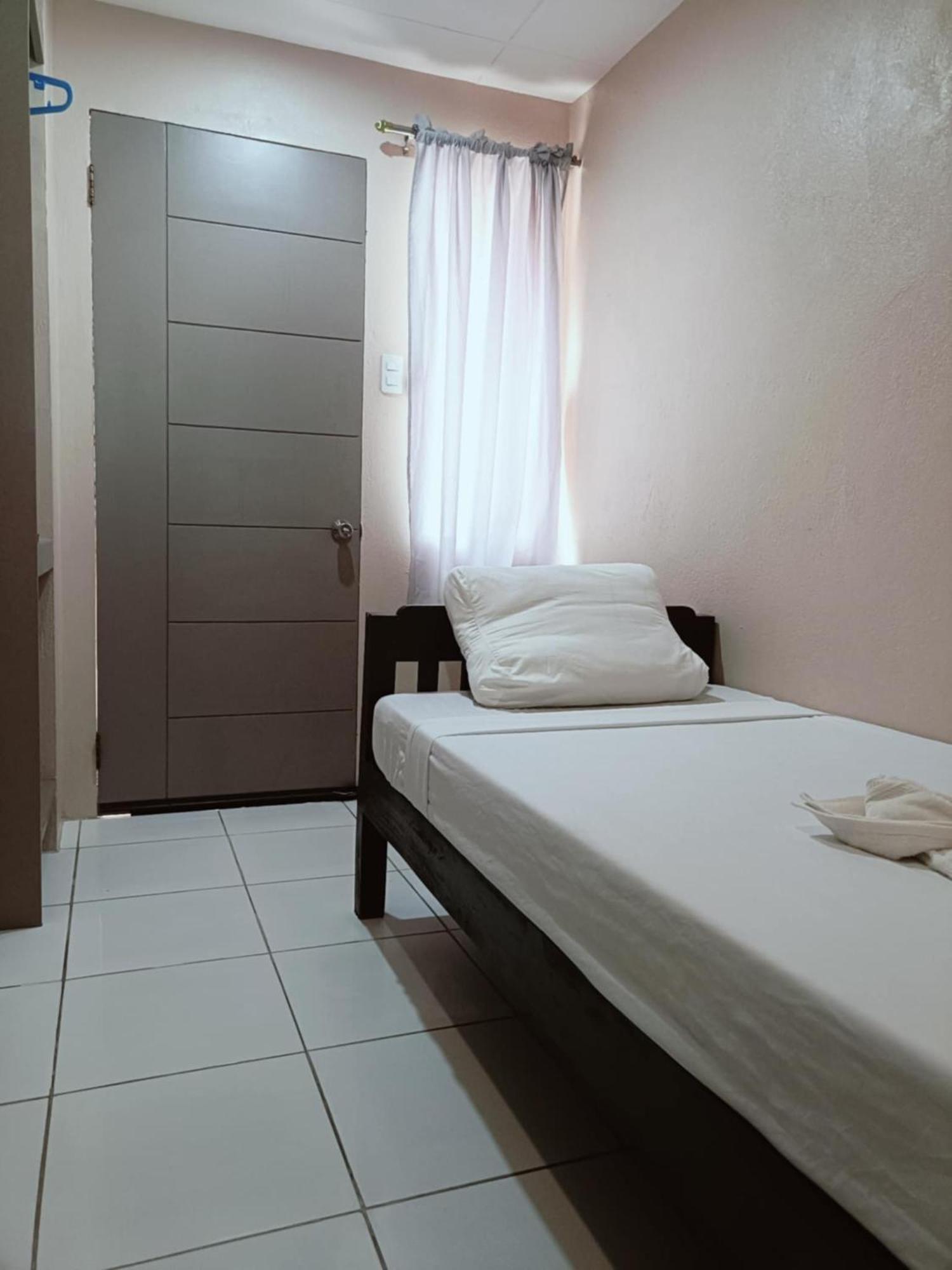 Claytown Pension House Dumaguete City Eksteriør billede